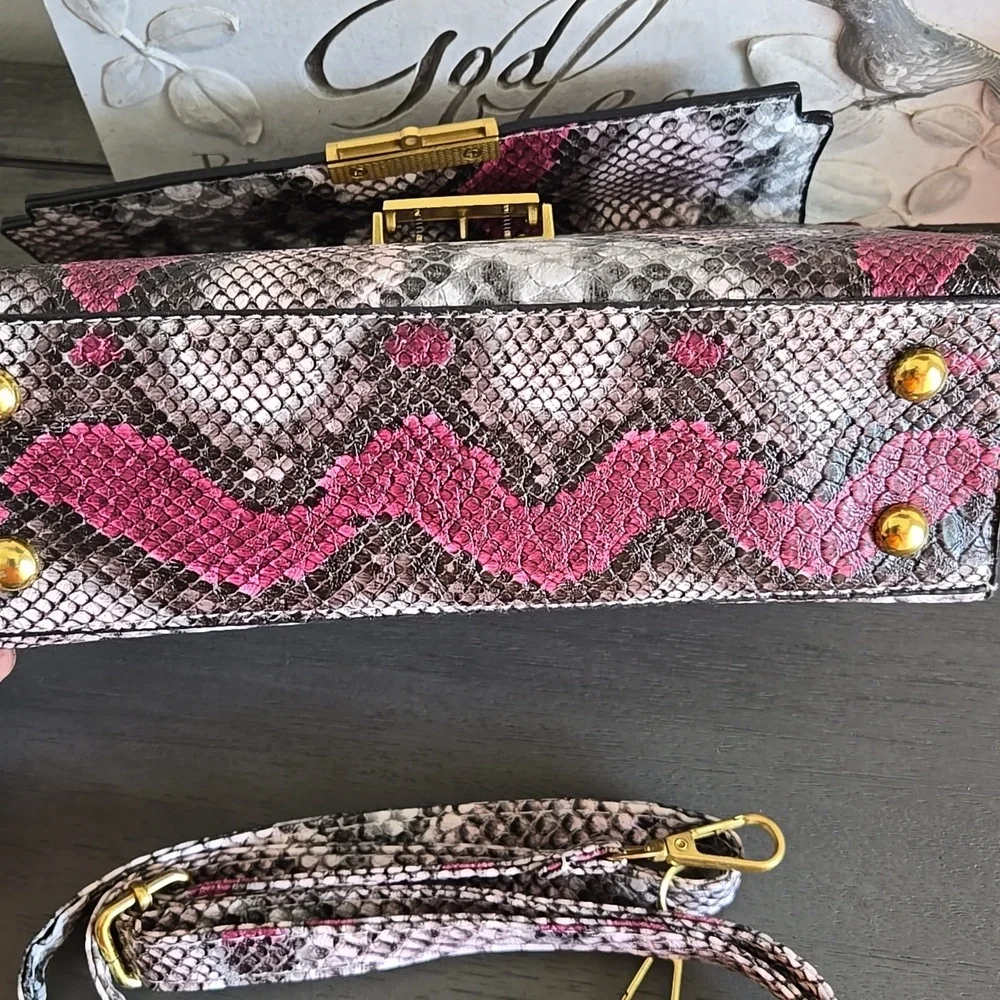 Unbranded elegant snakeskin